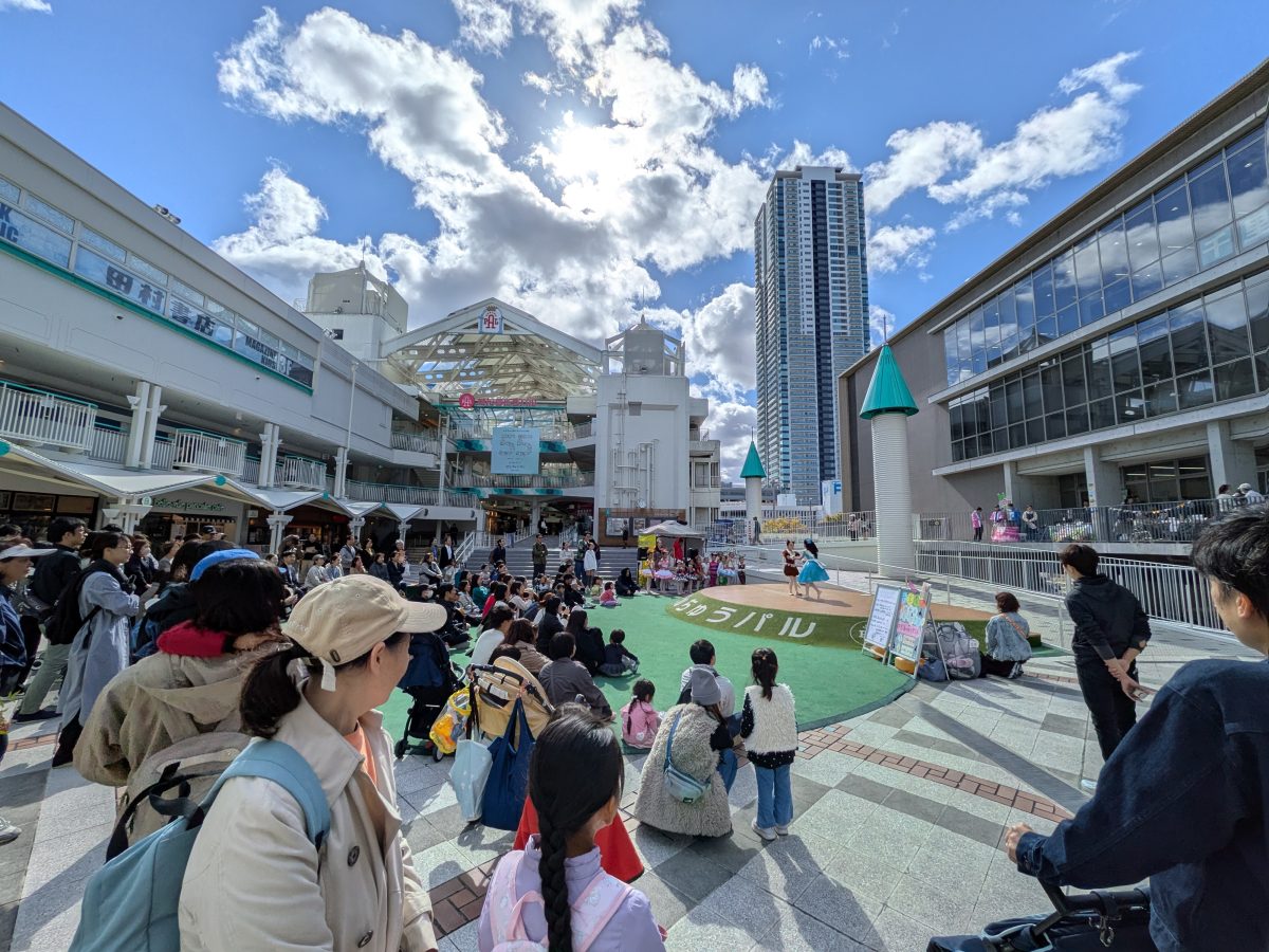 服部緑地にある「河野裕衣バレエスタジオ」の子どもたちによる不思議の国のアリス